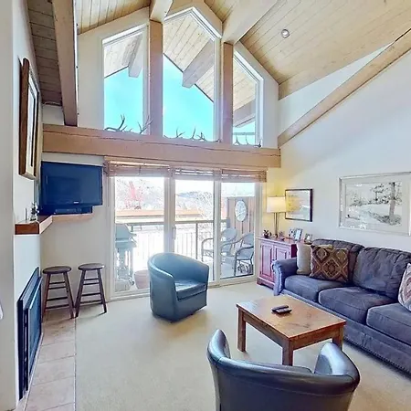 Crestwood 3310 Standard 1 Bedroom Plus Loft
